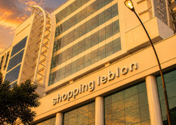 Fachada do Shopping Leblon no por do sol
