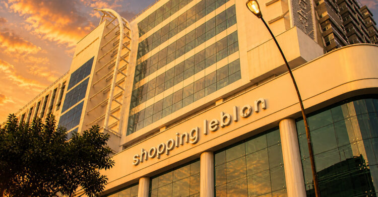 Fachada do Shopping Leblon no por do sol